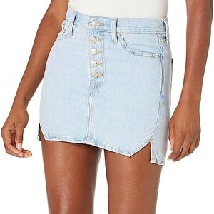 Levi’s icon skirt brand new, only tag has been removed, size 24 - fit as small